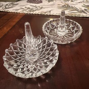 A LOT Of 2 BEAUTIFUL CRYSTAL RING HOLDERS - ROUND  - DIAMOND POINT DESIGN